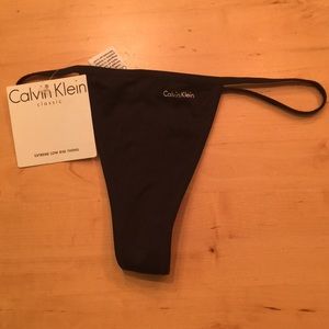NWT Calvin Klein Extreme Low Rise thong black M